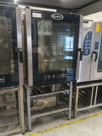 Пароконвектомат UNOX XVC 705 с подставкой Пароконвектомат UNOX XVC 705 с подставкой